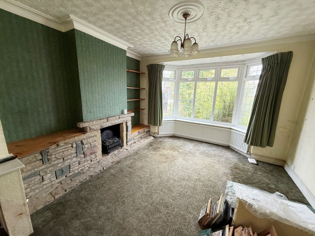 Lot: 90 - SEMI-DETACHED HOUSE FOR IMPROVEMENT - Living room with bay window to front and fireplace